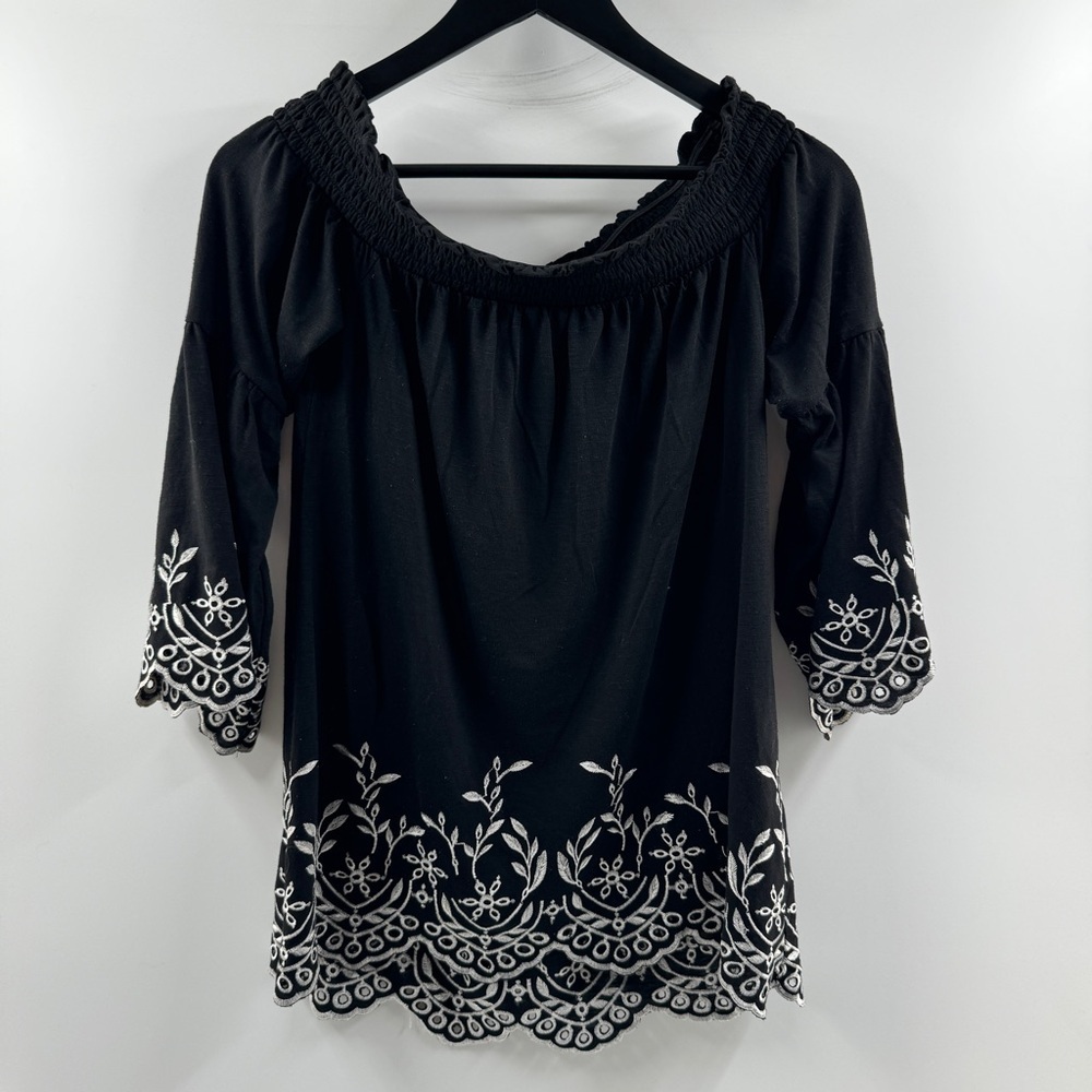 White House Black Market Off-the-Shoulder Embroidered Top Size Small (Fits S–M)